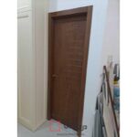 درب اتاقی ساده خط دار